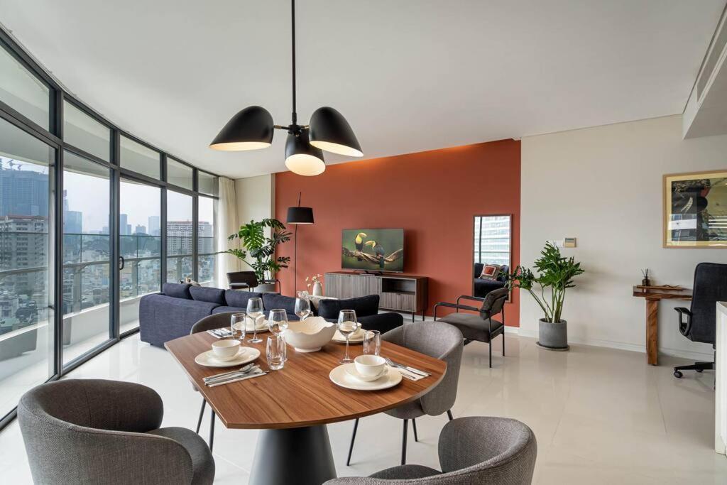 Căn hộ Luxurious 3-bedroom Retreat In The Heart Of Saigon