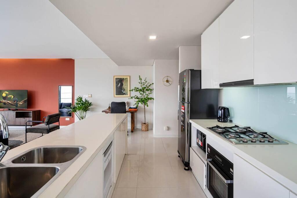 Luxurious 3-bedroom Retreat In The Heart Of Saigon Căn hộ