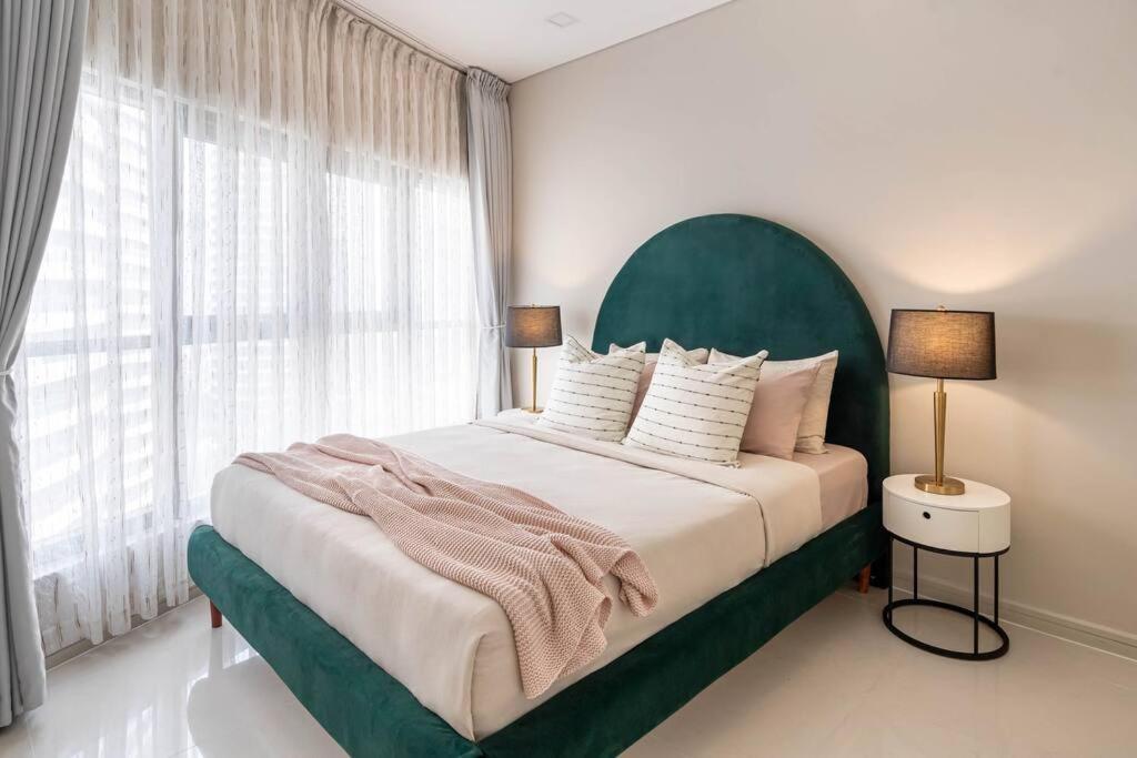 Căn hộ Luxurious 3-bedroom Retreat In The Heart Of Saigon