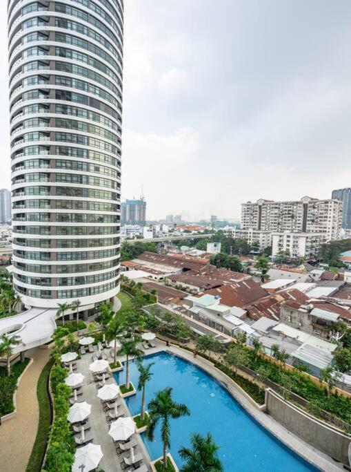 Luxurious 3-bedroom Retreat In The Heart Of Saigon Căn hộ TP. Hồ Chí Minh