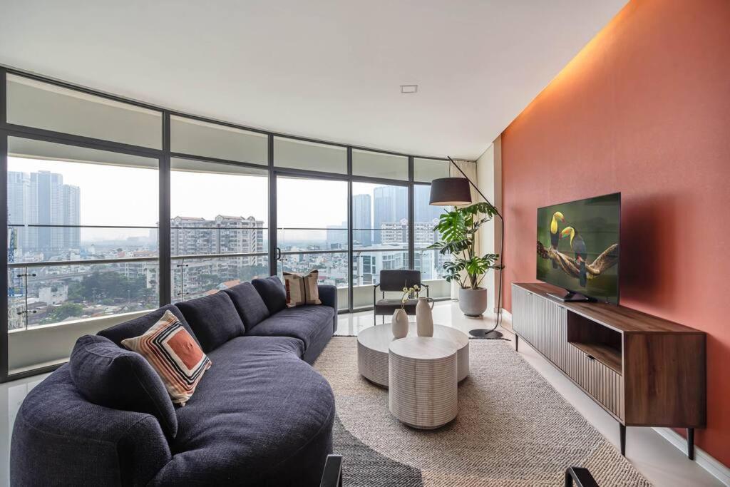 Luxurious 3-bedroom Retreat In The Heart Of Saigon Căn hộ