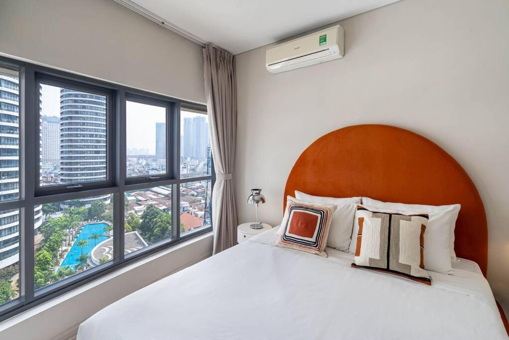Luxurious 3-bedroom Retreat In The Heart Of Saigon Căn hộ *