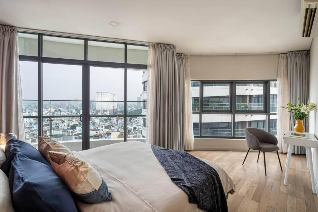 Luxurious 3-bedroom Retreat In The Heart Of Saigon Căn hộ TP. Hồ Chí Minh
