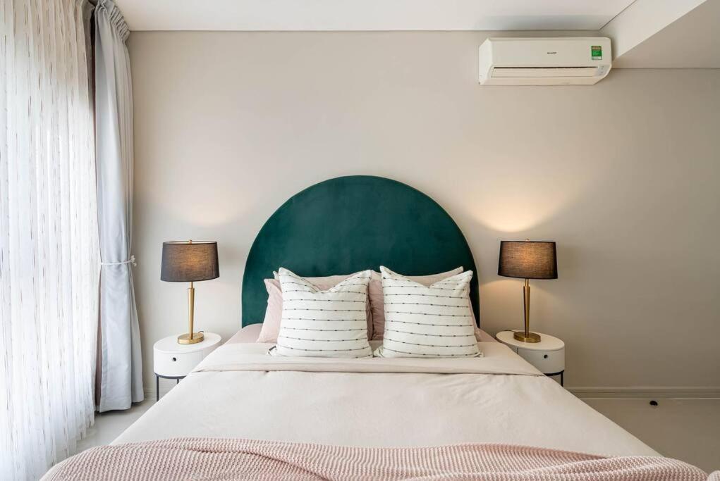 Luxurious 3-bedroom Retreat In The Heart Of Saigon Căn hộ *