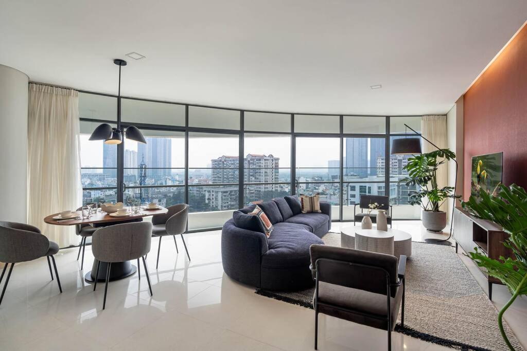 Căn hộ Luxurious 3-bedroom Retreat In The Heart Of Saigon *